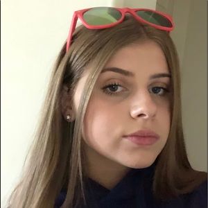 Meet your Posher, Alexis